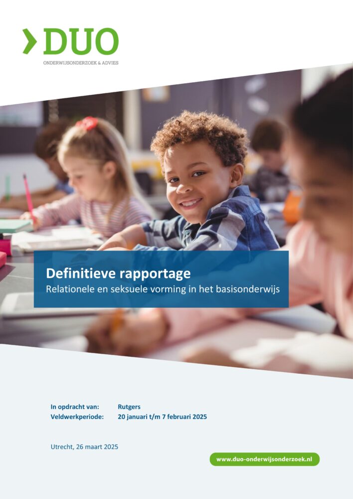 Titelblad rapportage Relationele en seksuele vorming in het basisonderwijs met lachende schooljongen