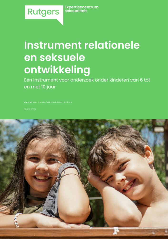 Titelpagina van Instrument relationele en seksuele ontwikkeling met foto van twee lachende kinderen in de zon